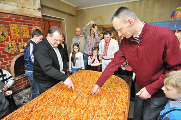 Воркутинцы отметили День вареника пиццей и концертом