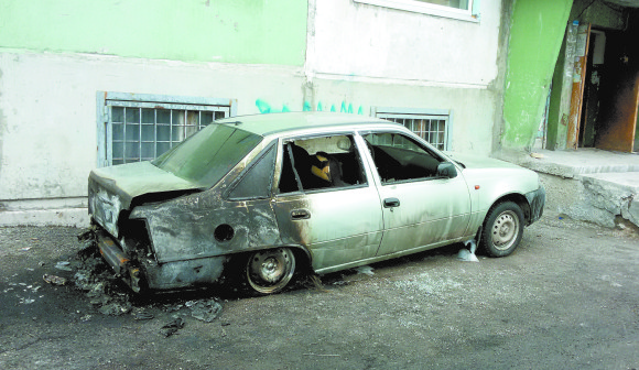 В Воркуте подросток, уничтоживший автомобиль, избежал уголовной ответственности